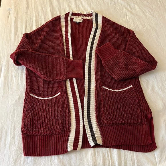 Universal Thread Sweaters - Universal Threads Burgundy Cardigan - Size Women's Medium